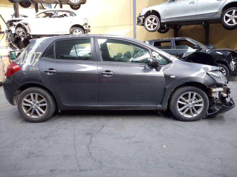 toyota auris del año 2009