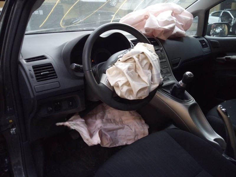 toyota auris del año 2009