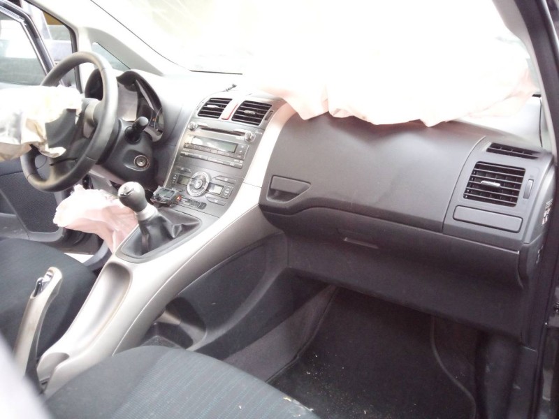 toyota auris del año 2009