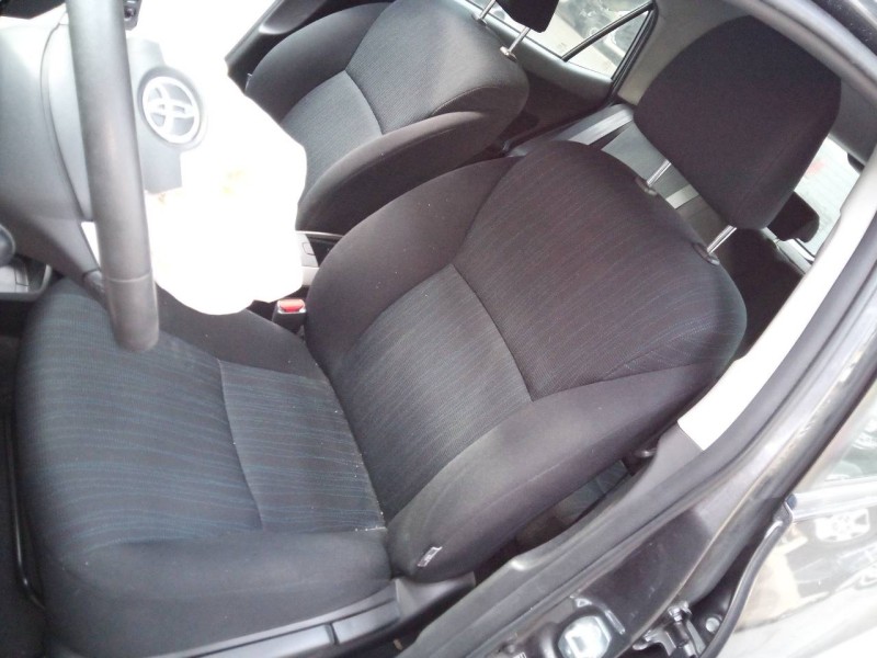 toyota auris del año 2009
