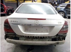 mercedes-benz clase e (w211) berlina del año 2006 2