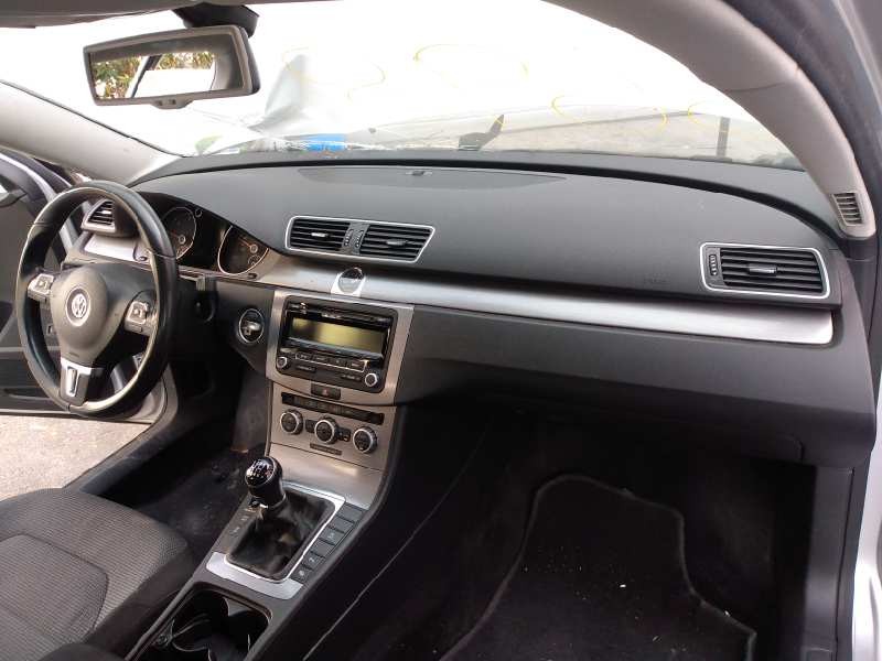 volkswagen passat variant (365) del año 2013