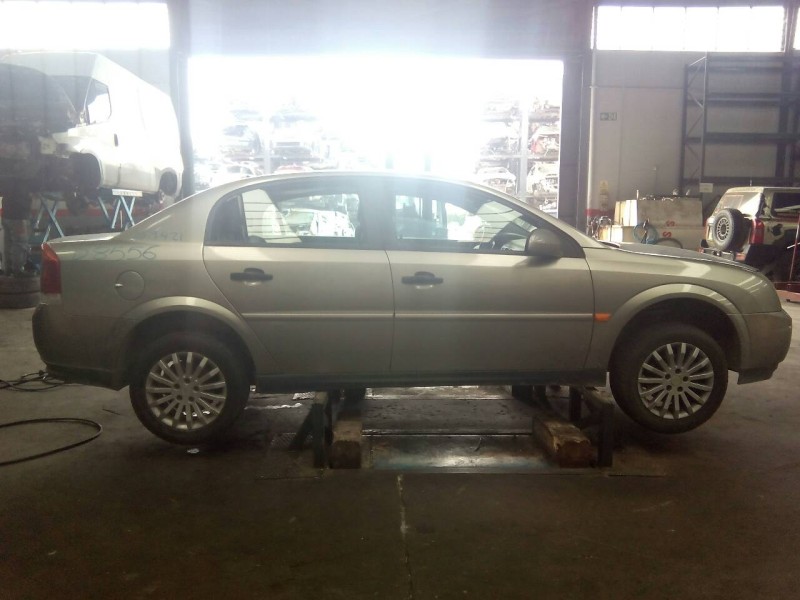 opel vectra c berlina del año 2002