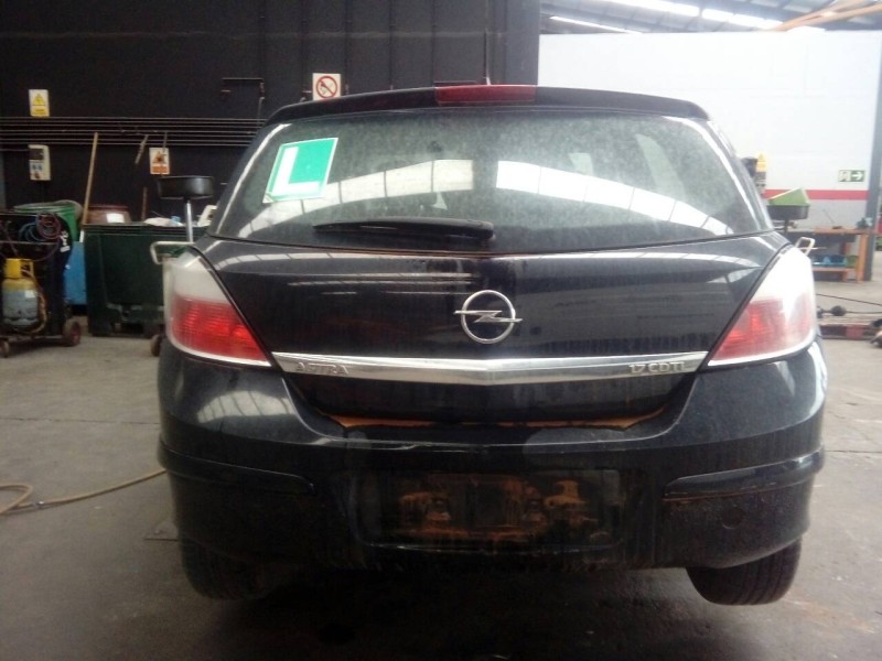 opel astra h berlina del año 2004
