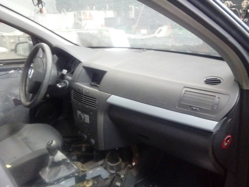 opel astra h berlina del año 2004