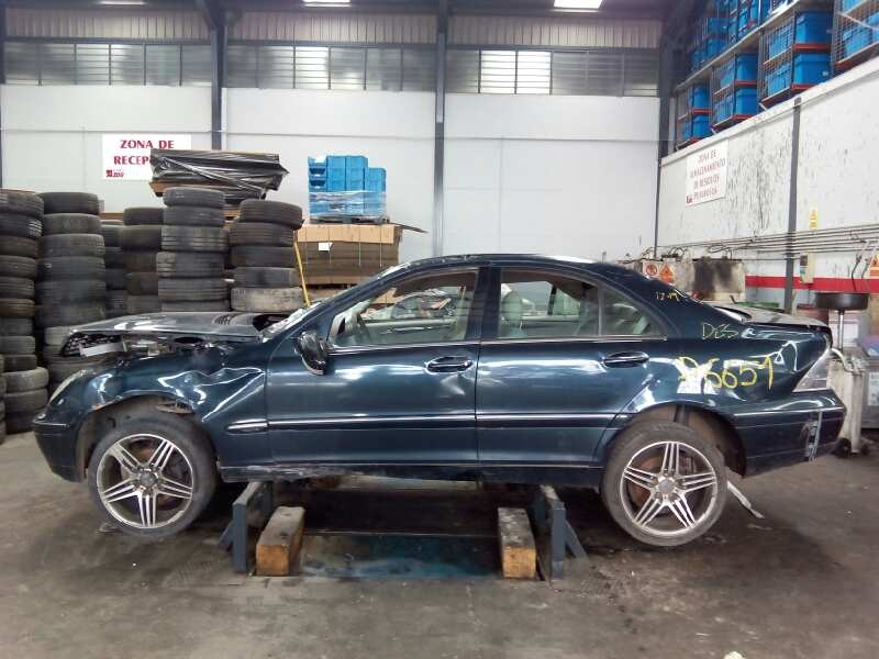mercedes-benz clase c (w203) berlina del año 2003