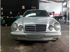 mercedes-benz clase e (w210) berlina del año 1996 2
