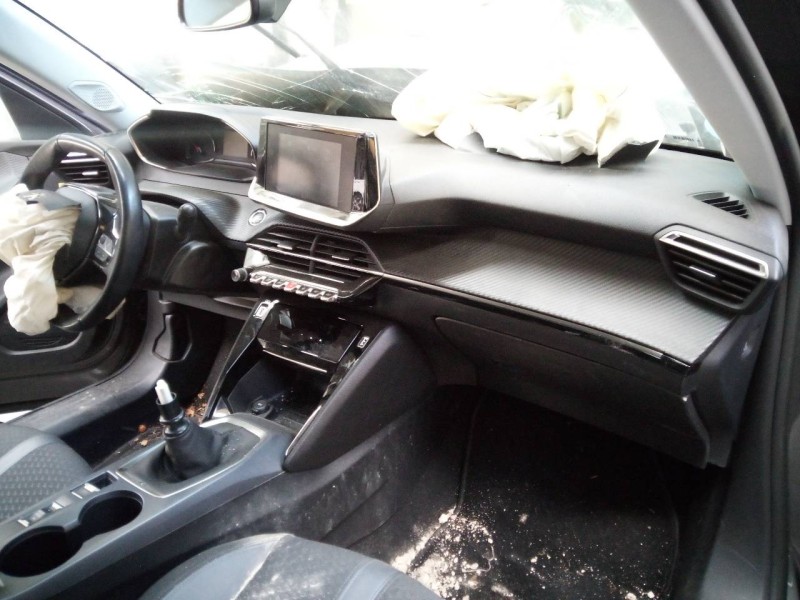 peugeot 2008 (p1) del año 2020