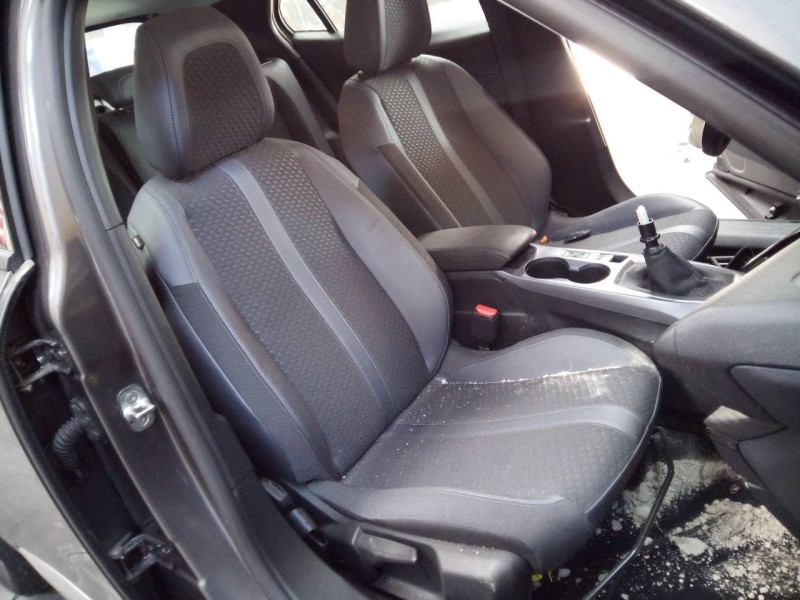 peugeot 2008 (p1) del año 2020