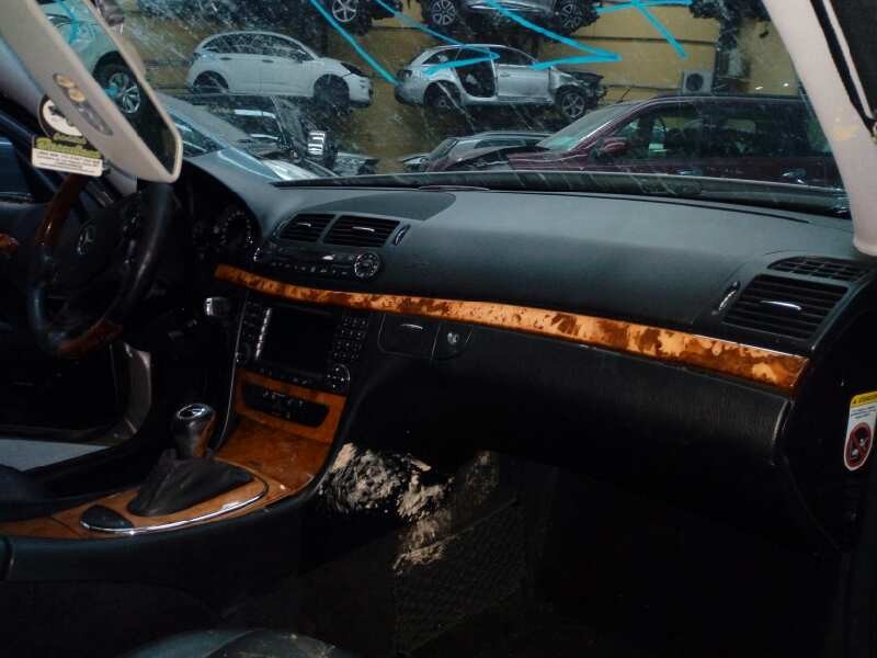 mercedes-benz clase e (w211) berlina del año 2006