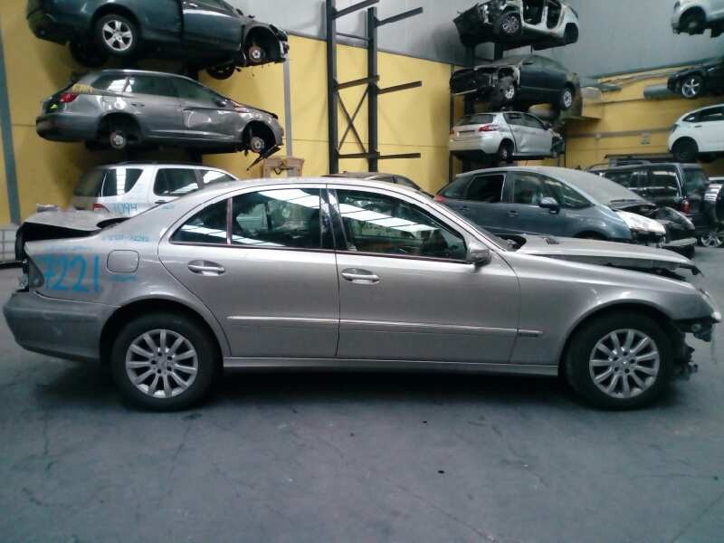 mercedes-benz clase e (w211) berlina del año 2006