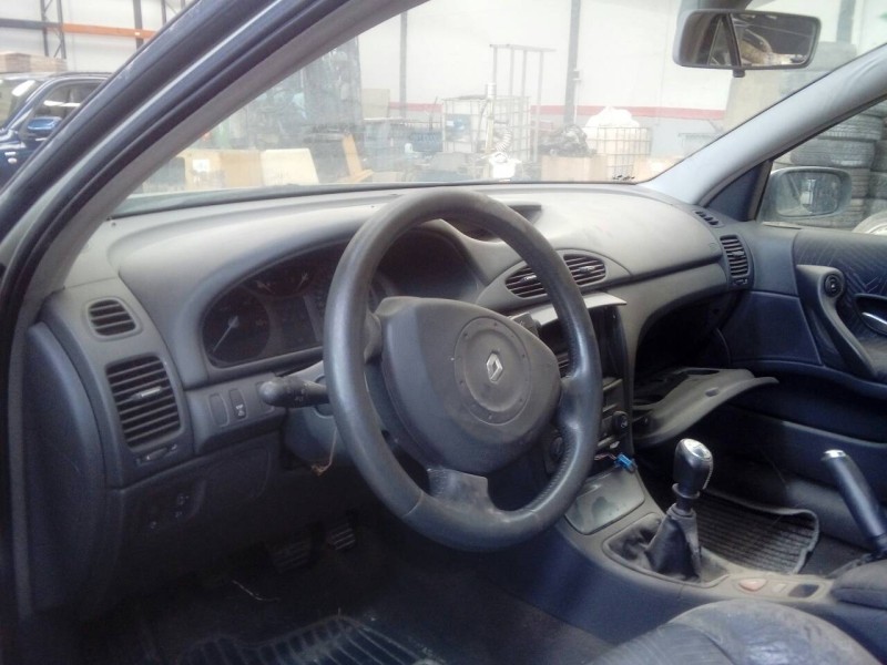 renault laguna ii (bg0) del año 2004