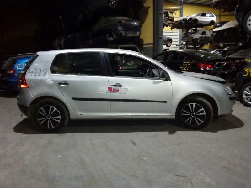 volkswagen golf v berlina (1k1) del año 2003