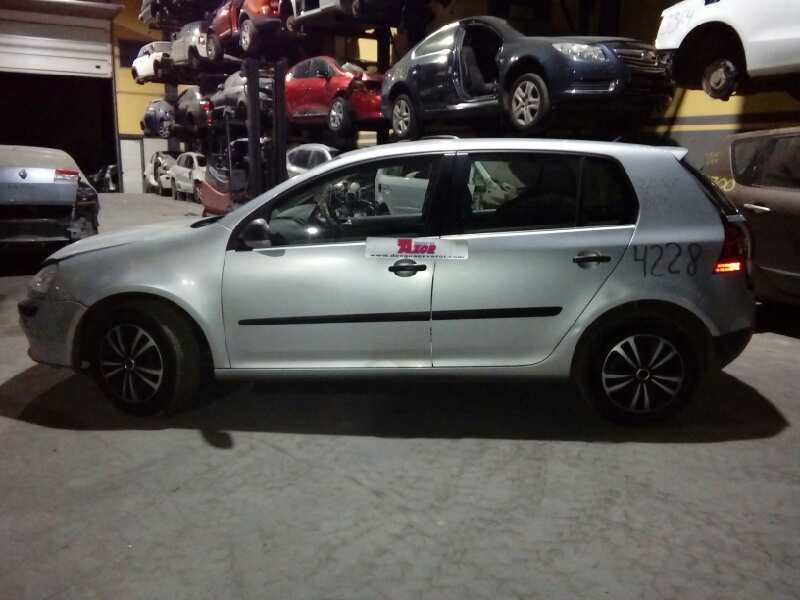 volkswagen golf v berlina (1k1) del año 2003