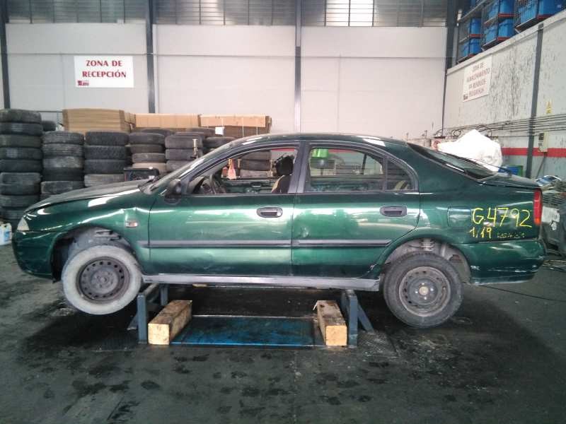 mitsubishi carisma berlina 4 (da0) del año 1998