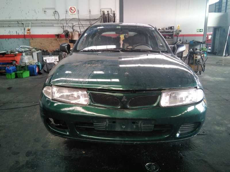 mitsubishi carisma berlina 4 (da0) del año 1998