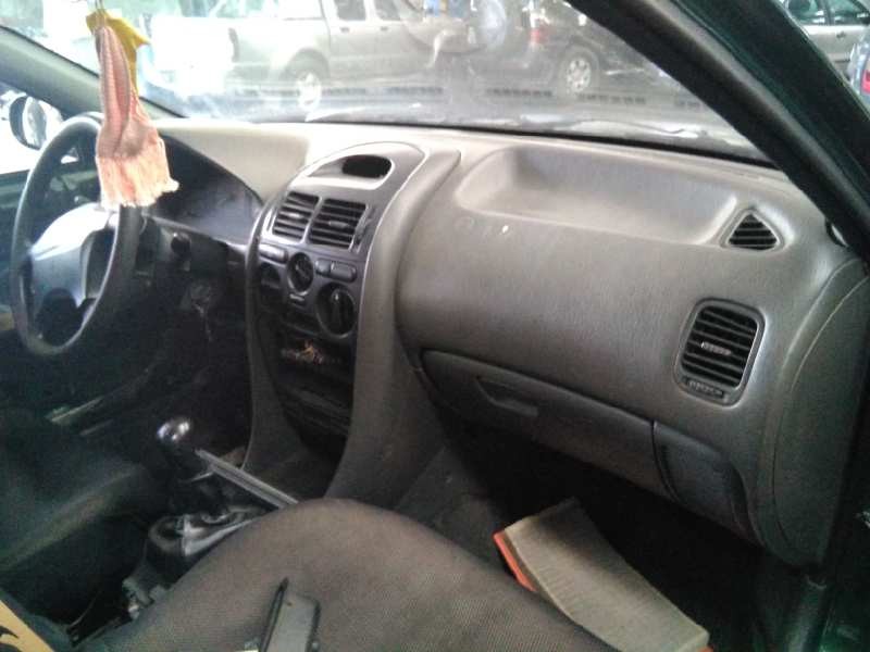 mitsubishi carisma berlina 4 (da0) del año 1998