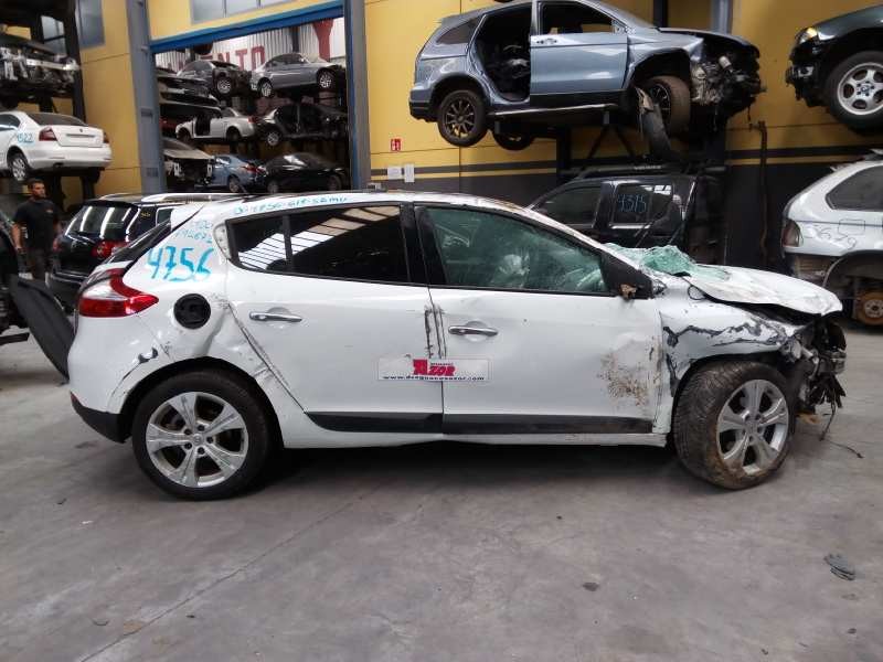 renault megane iii berlina 5 p del año 2009