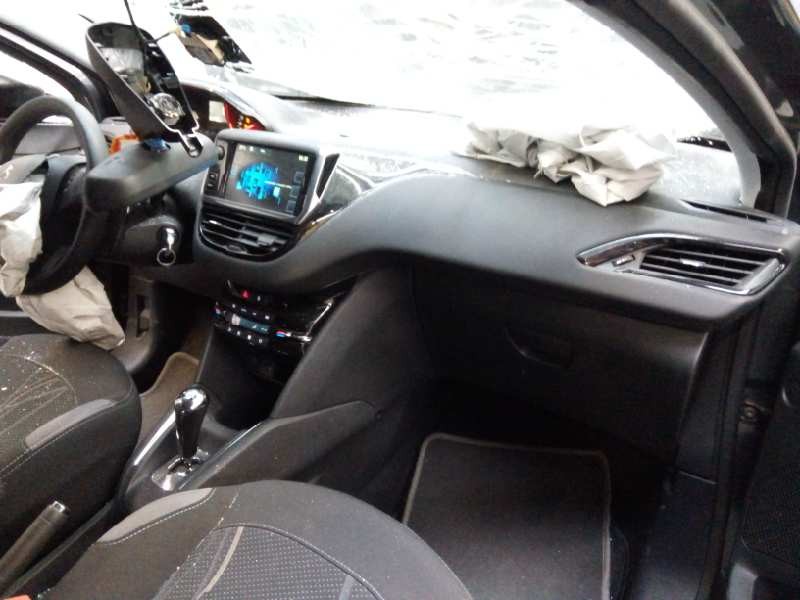 peugeot 208 del año 2015