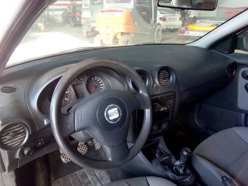 seat ibiza (6l1) del año 2002
