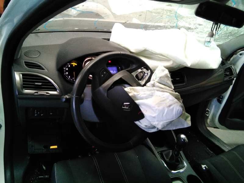 renault megane iii berlina 5 p del año 2015