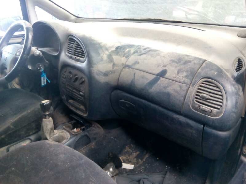 seat alhambra (7v8) del año 2000