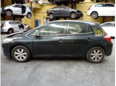 toyota auris del año 2012