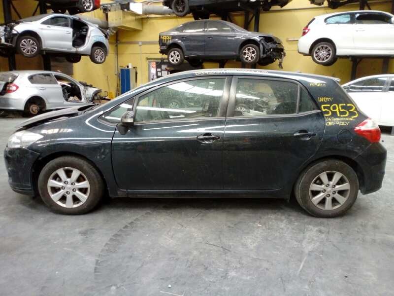 toyota auris del año 2012