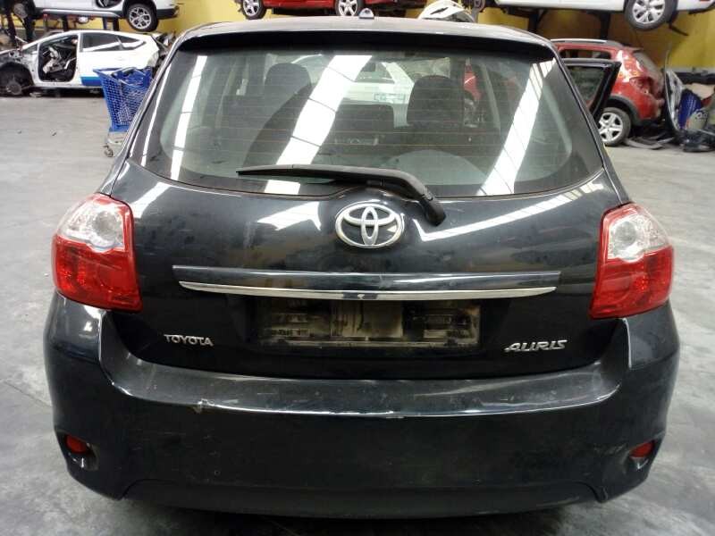 toyota auris del año 2012
