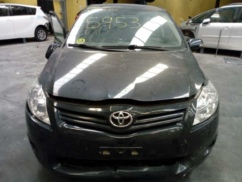 toyota auris del año 2012