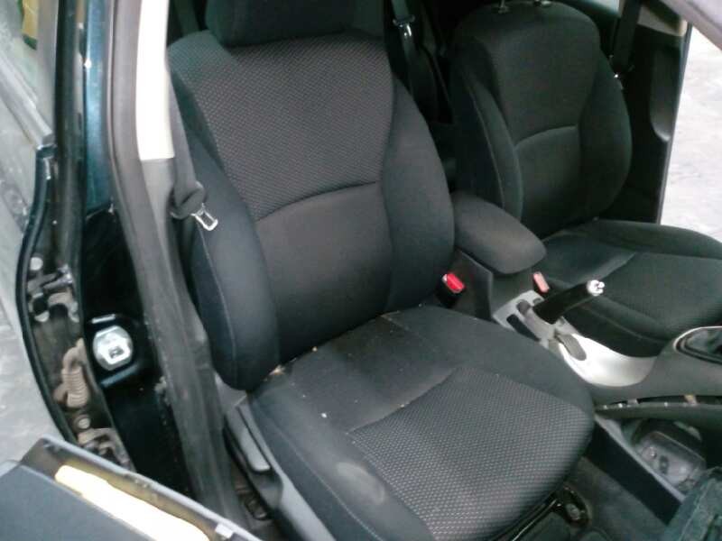 toyota auris del año 2012