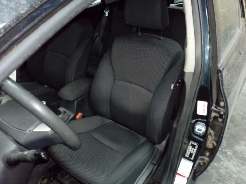 toyota auris del año 2012