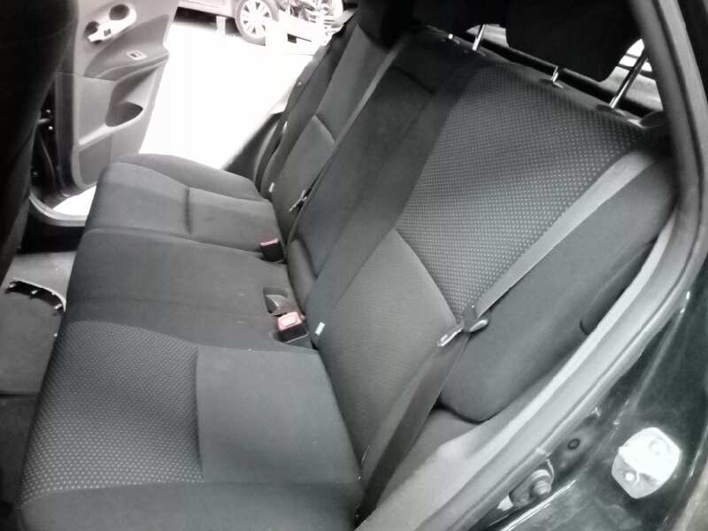 toyota auris del año 2012