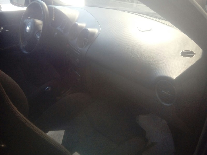 seat ibiza (6l1) del año 2004