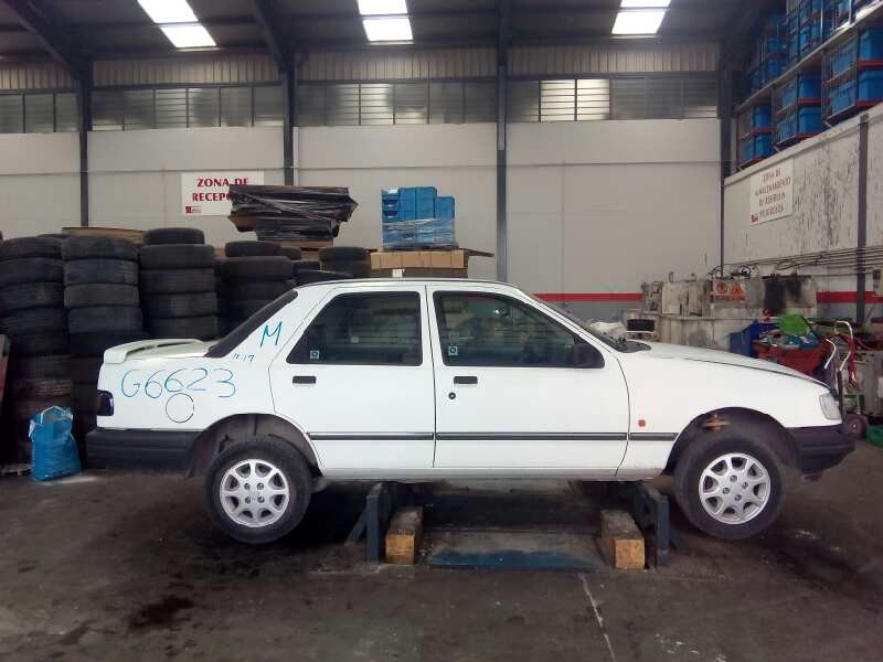 ford sierra berlina del año 1990