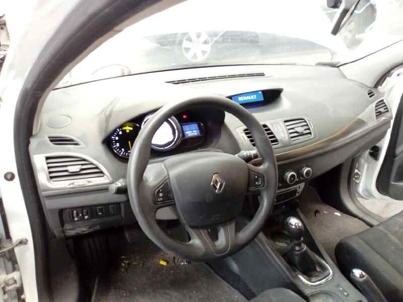 renault megane iii berlina 5 p del año 2015