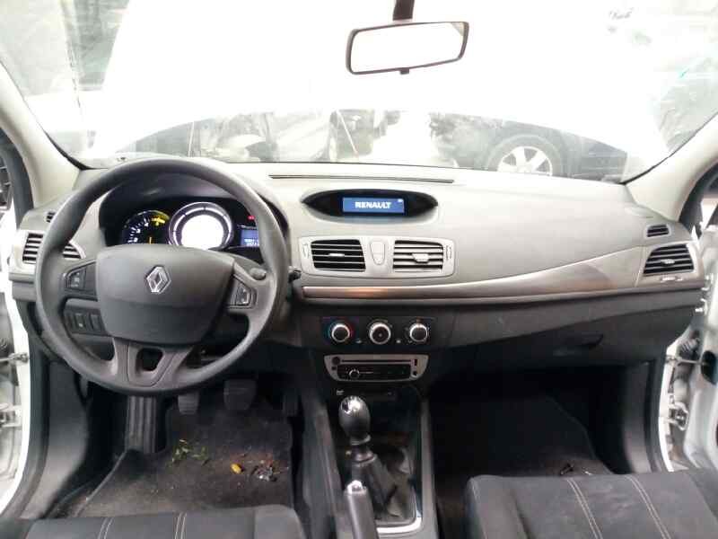 renault megane iii berlina 5 p del año 2015