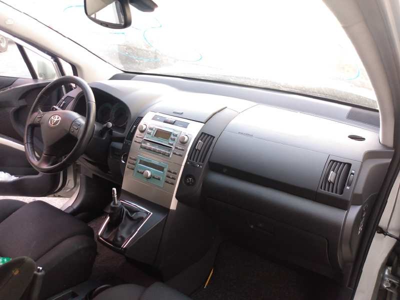 toyota corolla verso (r1) del año 2005