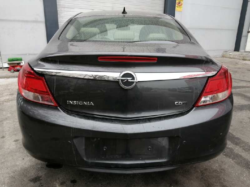 opel insignia berlina del año 2010