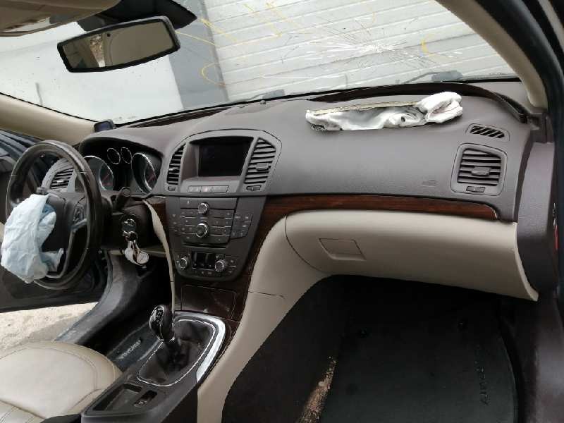 opel insignia berlina del año 2010