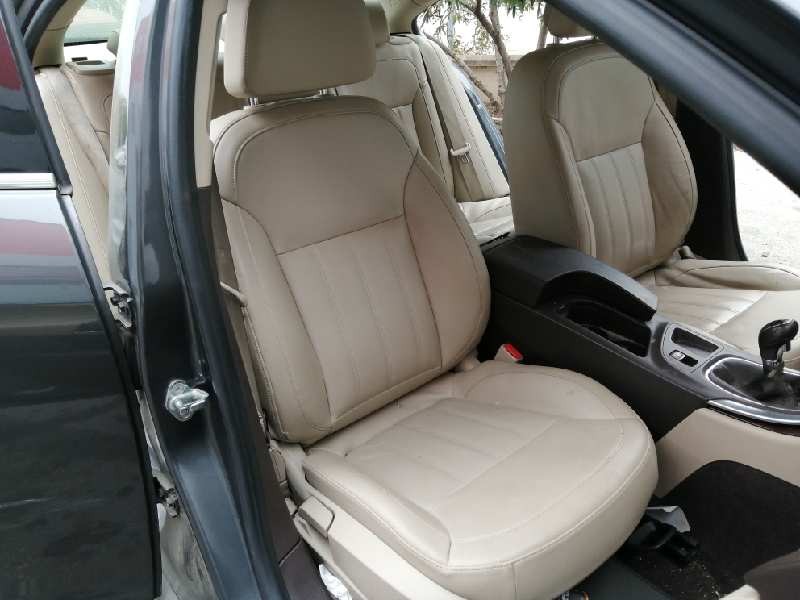 opel insignia berlina del año 2010