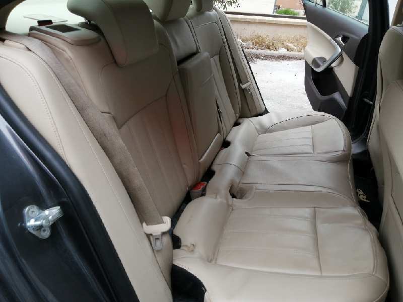 opel insignia berlina del año 2010