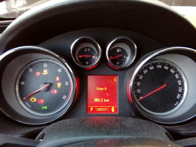 opel insignia berlina del año 2011