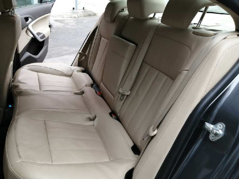 opel insignia berlina del año 2010