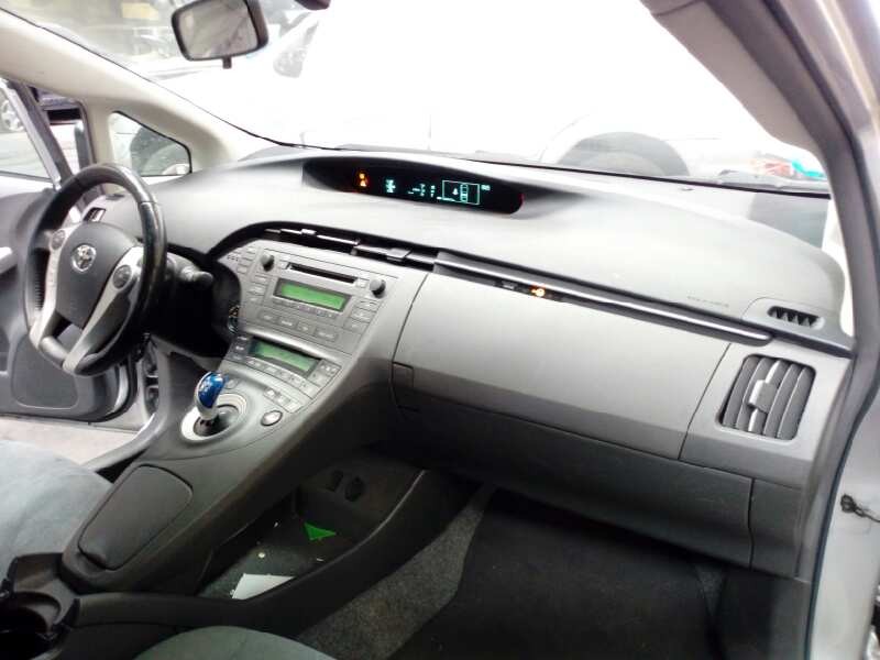 toyota prius (nhw30) del año 2011