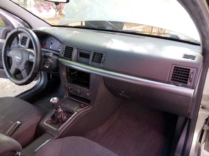 opel vectra c berlina del año 2002