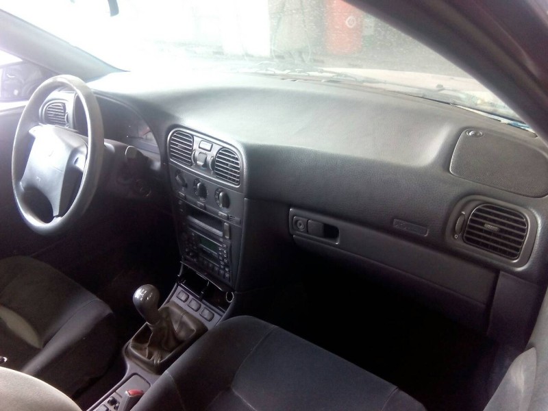 volvo s40 berlina del año 2000