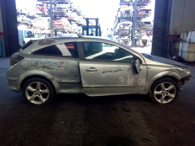 opel astra gtc del año 2004