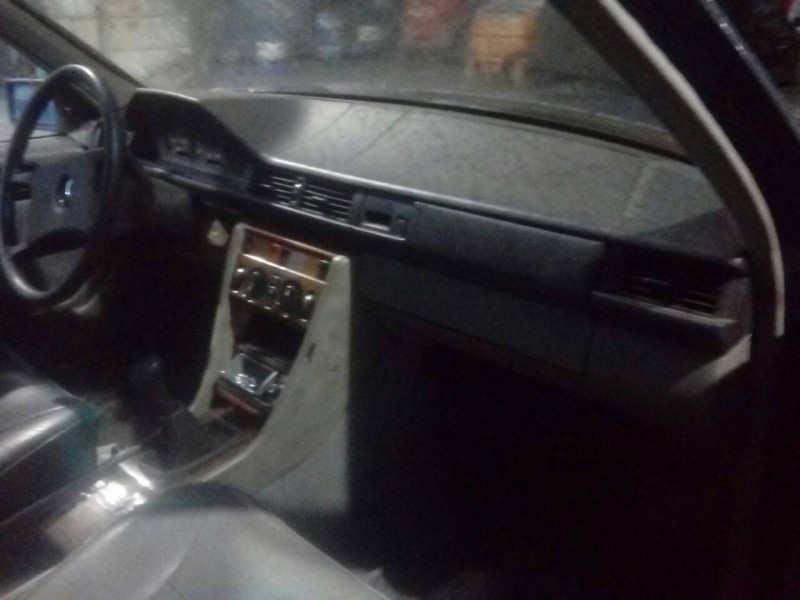 mercedes-benz clase e (w124) berlina del año 1985