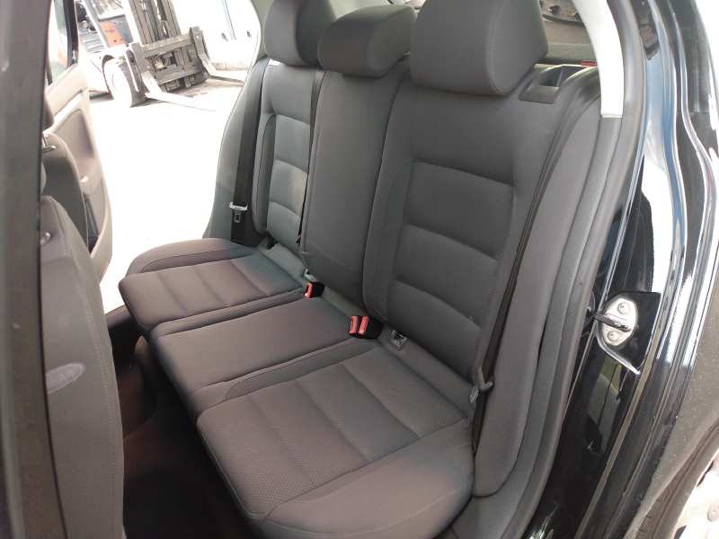 volkswagen golf v berlina (1k1) del año 2004